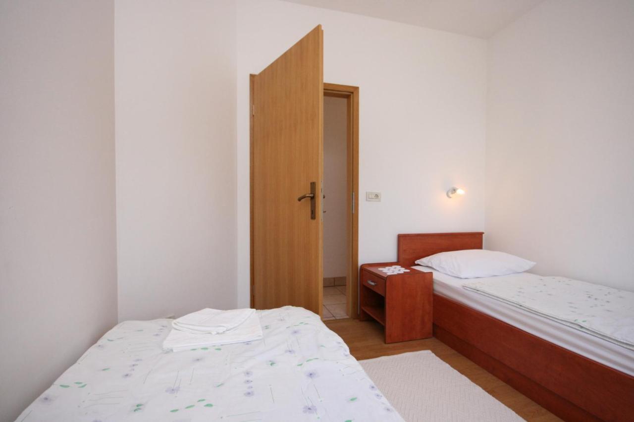 Apartment Stara Novalja 6301B Buitenkant foto