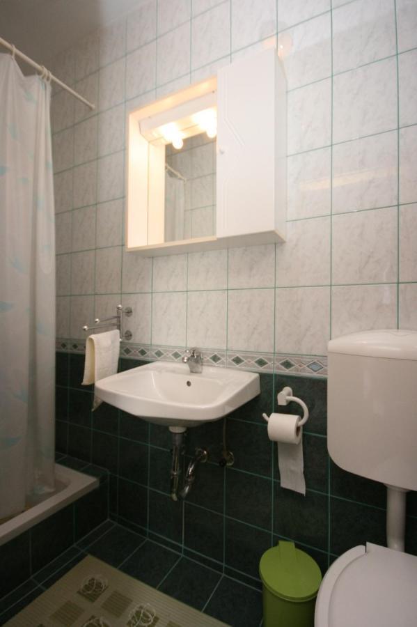 Apartment Stara Novalja 6301B Buitenkant foto