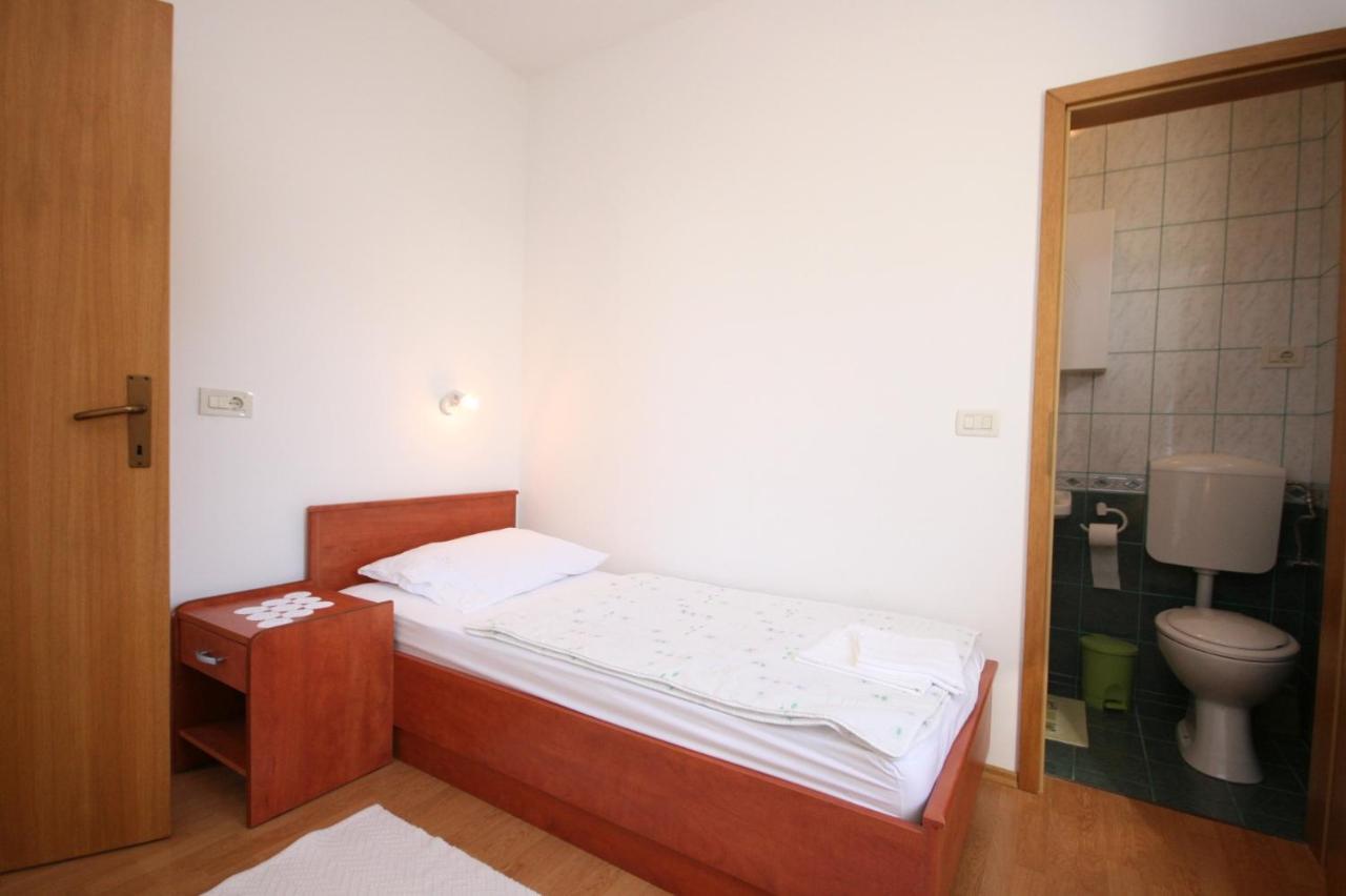 Apartment Stara Novalja 6301B Buitenkant foto