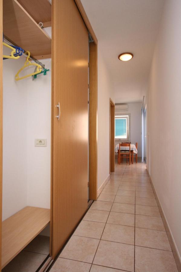 Apartment Stara Novalja 6301B Buitenkant foto