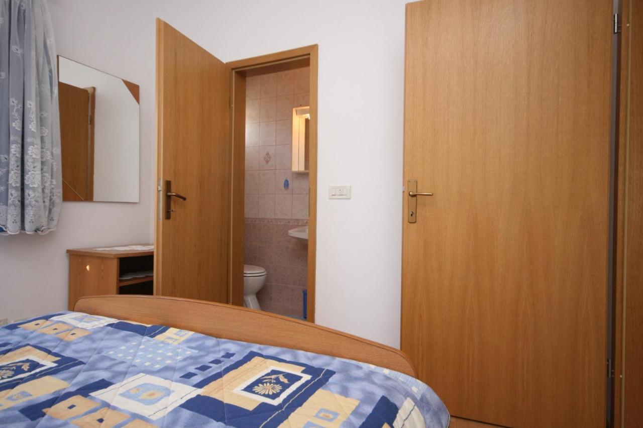 Apartment Stara Novalja 6301B Buitenkant foto