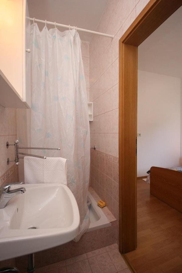 Apartment Stara Novalja 6301B Buitenkant foto