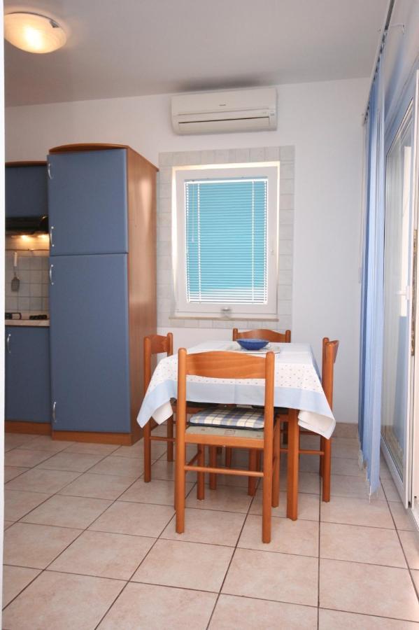 Apartment Stara Novalja 6301B Buitenkant foto